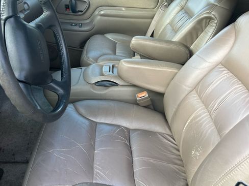 Used 1999 GMC Suburban Sport Utility w/ Marketing Opt Pkg 3 image 13