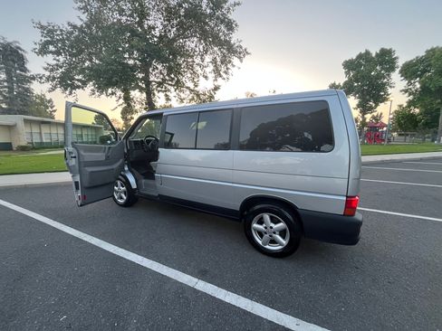 Used 2002 Volkswagen Eurovan GLS FWD image 10