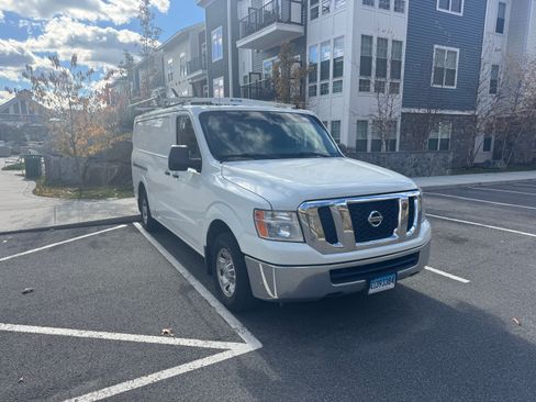 Used 2013 Nissan NV 2500 SV image 1