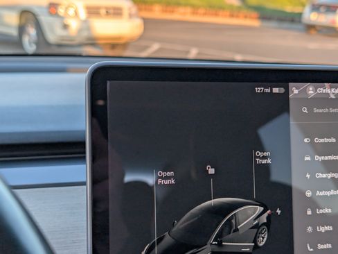 Used 2018 Tesla Model 3 Long Range image 17