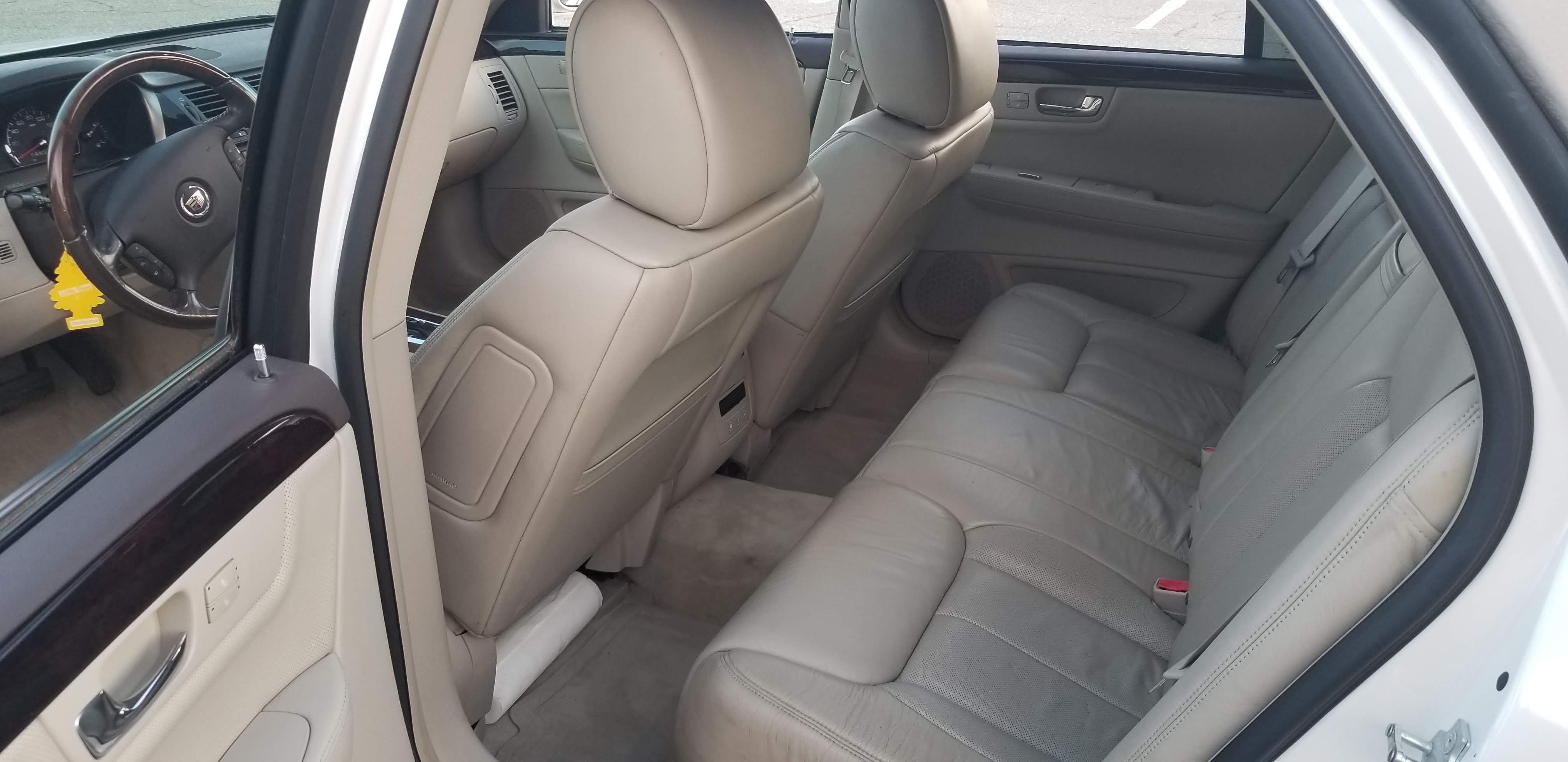 Used 2011 Cadillac DTS Premium FWD image 2