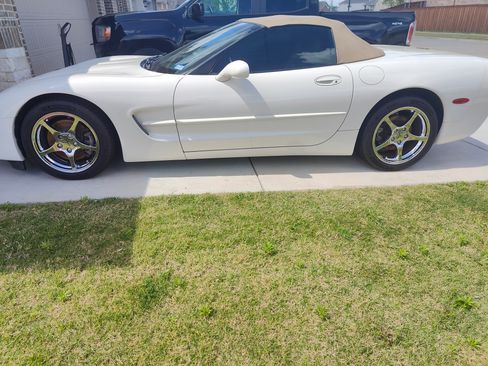 Used 2001 Chevrolet Corvette Convertible w/ Preferred Equipment Group2 image 8