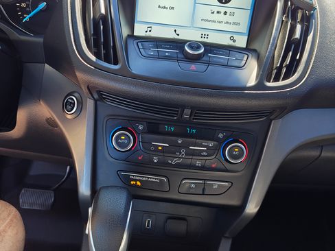 Used 2019 Ford Escape SE image 6