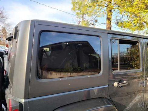 Used 2008 Jeep Wrangler Unlimited Sahara w/ Dual Top Group image 18