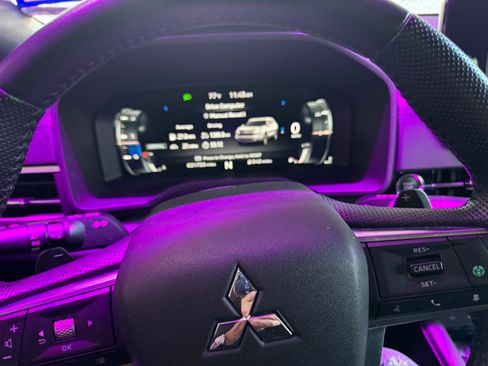 Used 2023 Mitsubishi Outlander SE Black Edition image 12