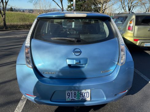 Used 2013 Nissan Leaf SL w/ Premium Pkg image 12