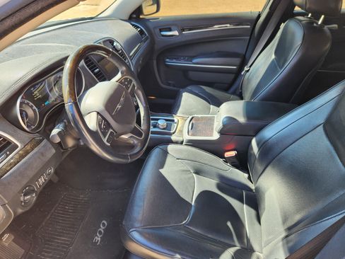 Used 2016 Chrysler 300 C image 17