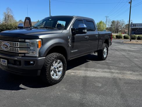 Used 2017 Ford F350 Platinum w/ Platinum Ultimate Package image 5