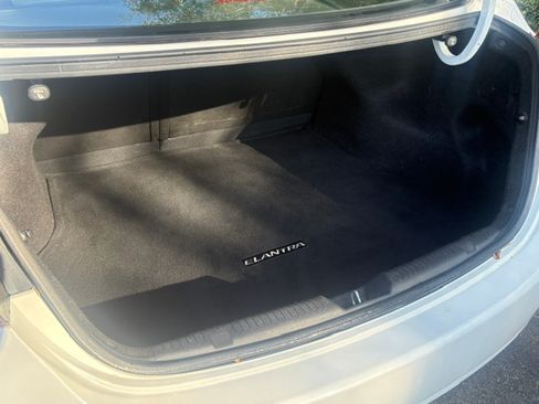 Used 2012 Hyundai Elantra GLS FWD image 5