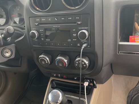 Used 2011 Jeep Compass Latitude w/ Sun/Sound Group image 6