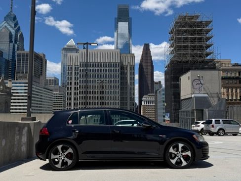Used 2015 Volkswagen GTI S FWD image 9