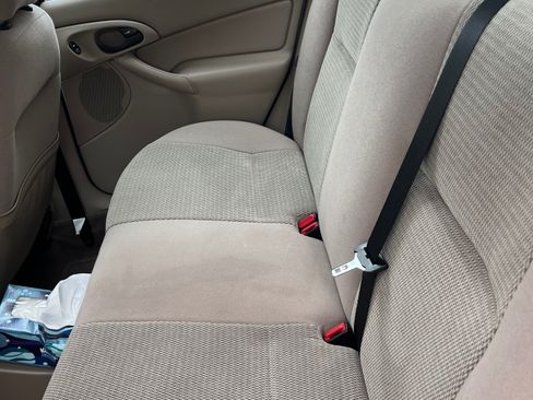 Used 2004 Ford Focus SE image 22