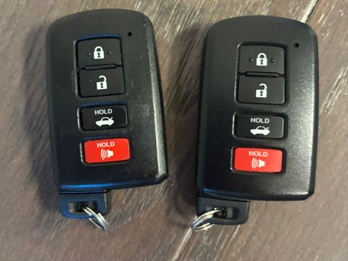 Used 2013 Toyota Camry XLE w/ Leather Pkg image 18