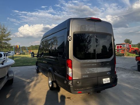 Used 2019 Ford Transit 350 XLT image 5