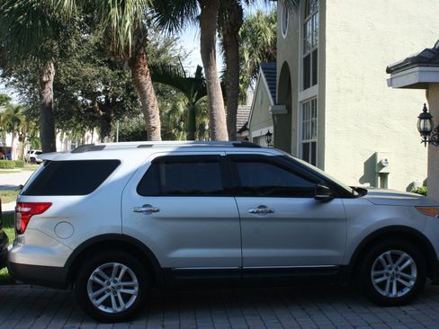 Used 2015 Ford Explorer XLT w/ Equipment Group 202A image 6