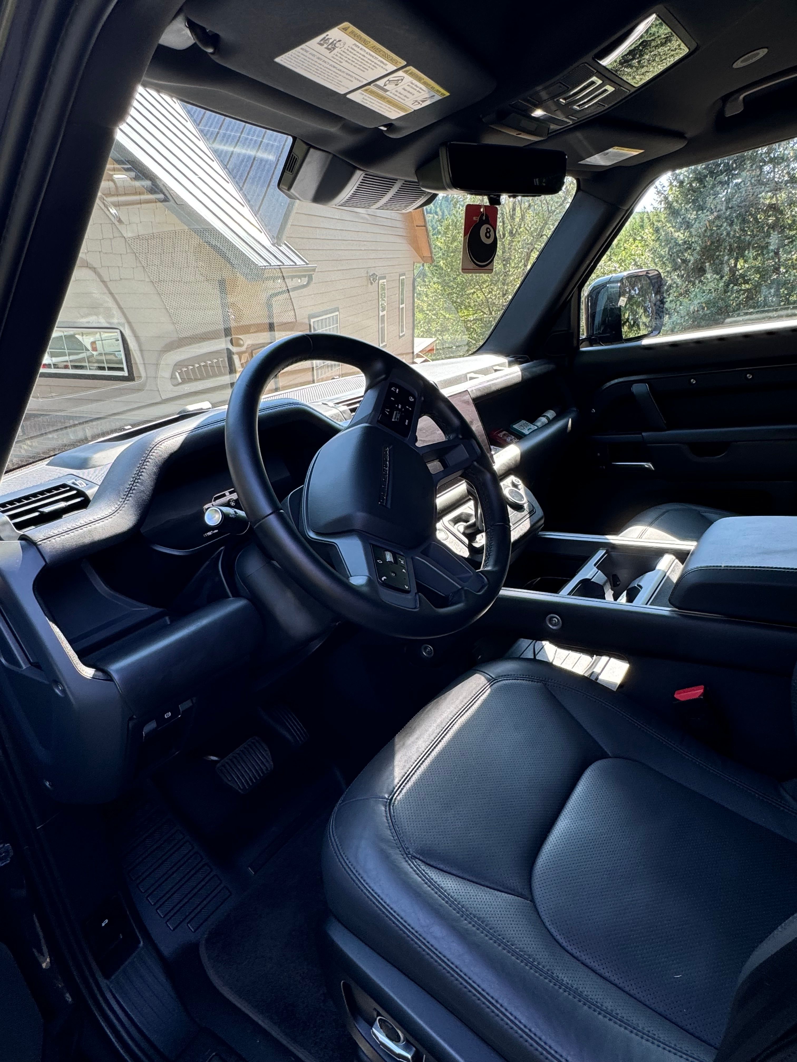 Used 2025 Land Rover Defender 130 X-Dynamic SE AWD/4WD image 9