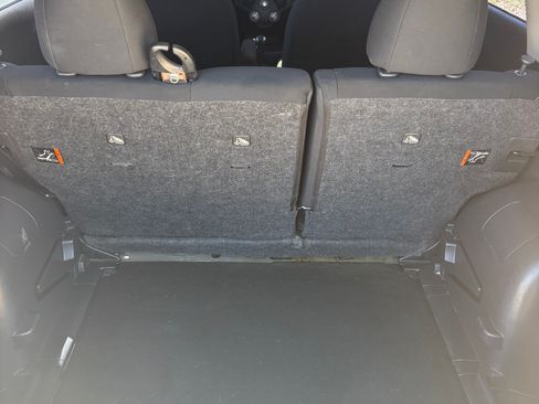 Used 2014 Nissan Versa Note SV FWD image 11