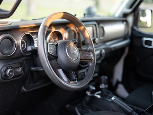 Used 2018 Jeep Wrangler Unlimited Sport image 11