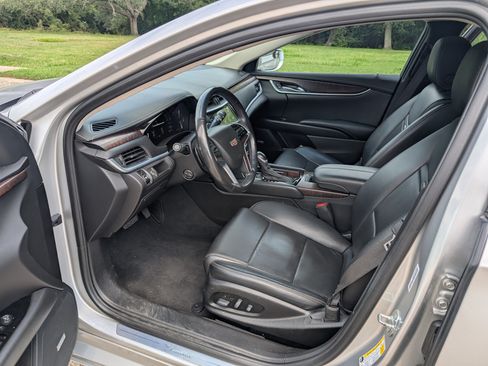 Used 2019 Cadillac XTS Luxury image 10
