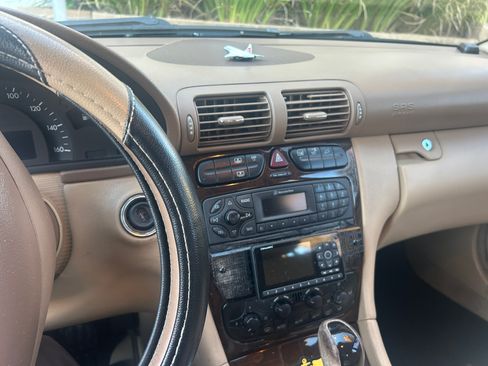 Used 2004 Mercedes-Benz C 240 Sedan image 5