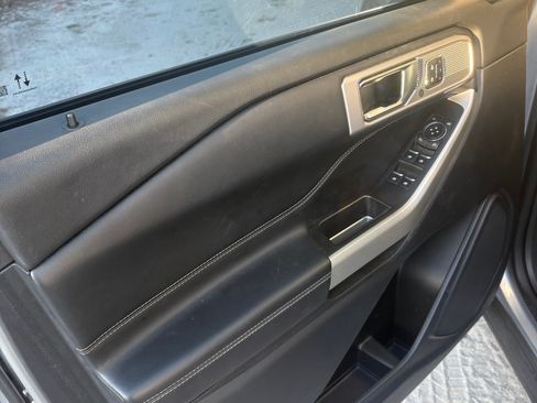 Used 2021 Ford Explorer Limited w/ Equipment Group 301A image 6