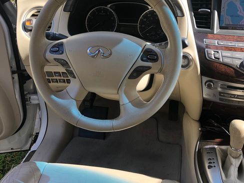 Used 2013 INFINITI JX35 35 Sport Utility 4D w/ Premium Pkg image 11