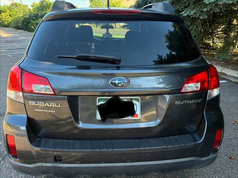 Used 2011 Subaru Outback 2.5i Premium AWD/4WD image 2