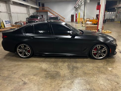 Used 2023 BMW M550i xDrive w/ Dynamic Handling Package AWD/4WD image 29