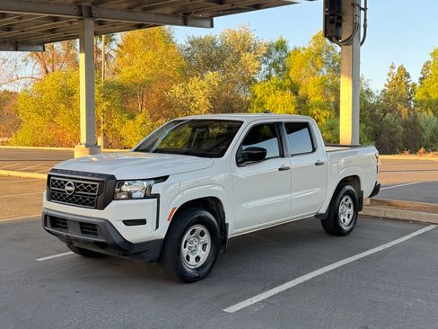 Used 2022 Nissan Frontier S w/ Technology Package RWD image 2