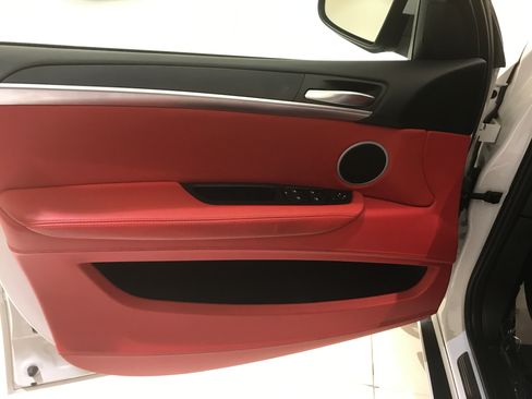 Used 2013 BMW X5 M image 10