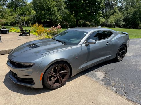 Used 2020 Chevrolet Camaro SS RWD image 1