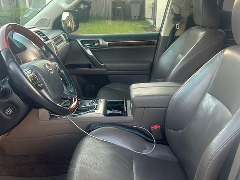 Used 2010 Lexus GX 460 w/ Comfort Plus Pkg AWD/4WD image 6