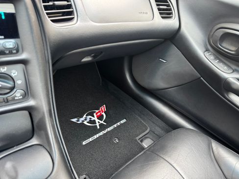 Used 2000 Chevrolet Corvette Coupe image 22