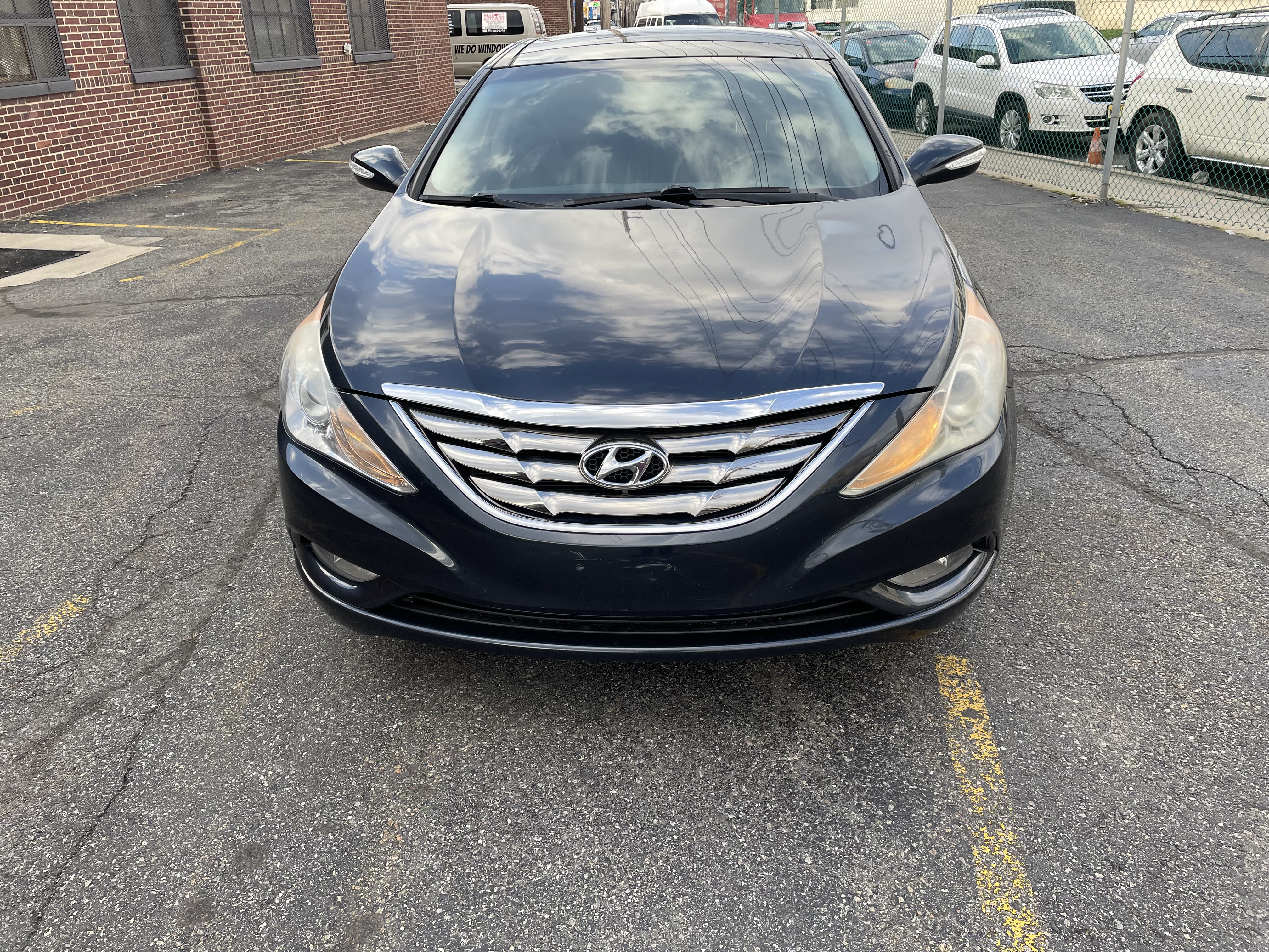 Used 2013 Hyundai Sonata Limited w/ Premium Pkg FWD image 2