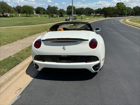 Used 2011 Ferrari California image 16