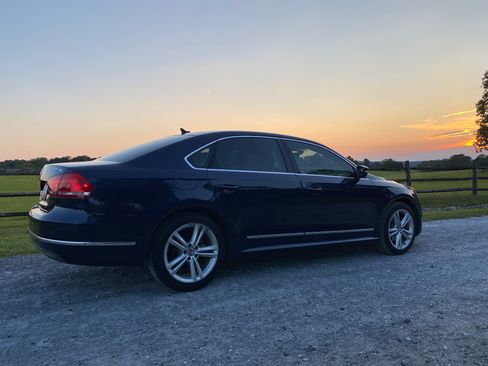 Used 2013 Volkswagen Passat TDI SEL Premium image 4