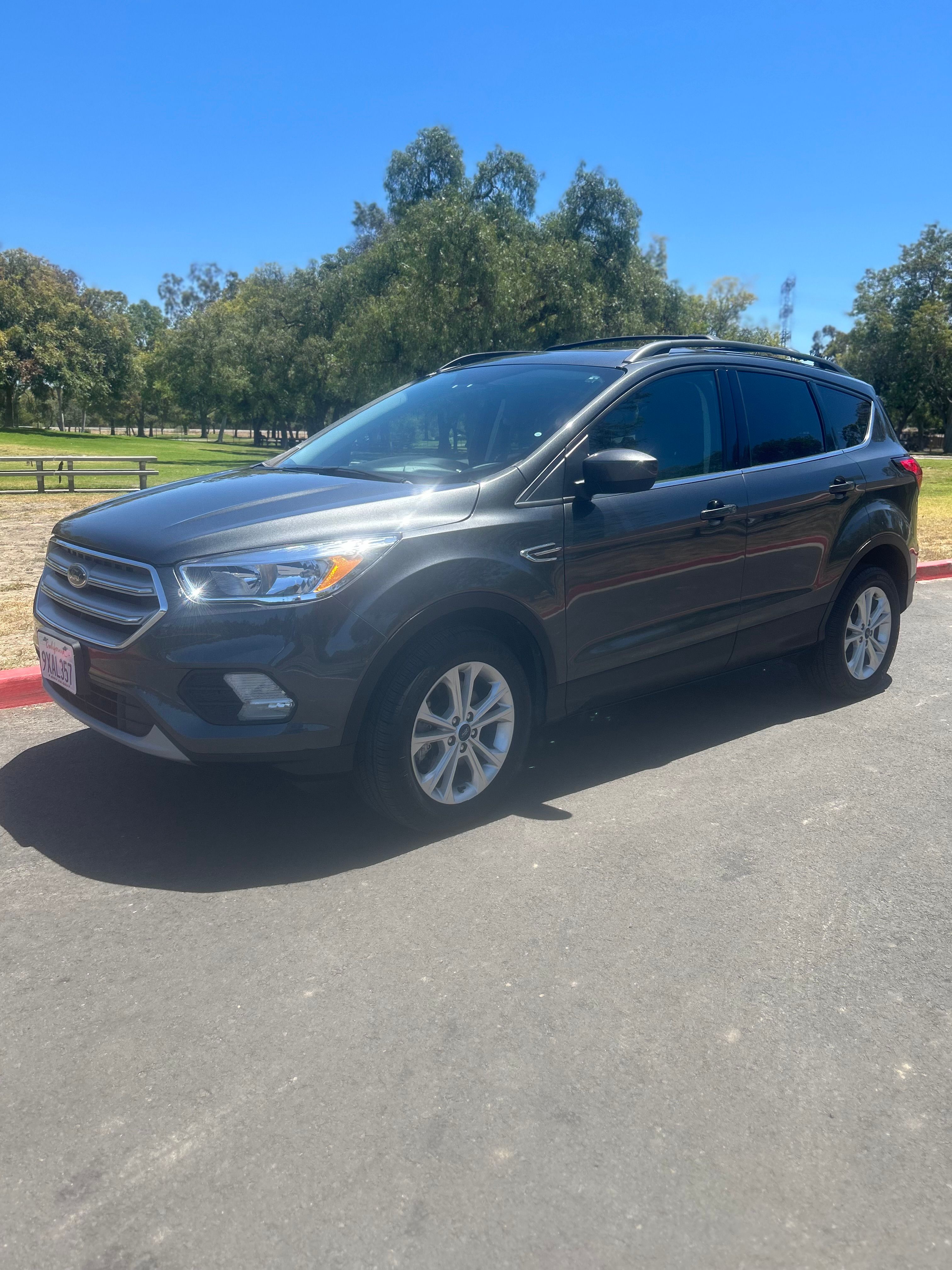 Used 2019 Ford Escape SE AWD/4WD image 1