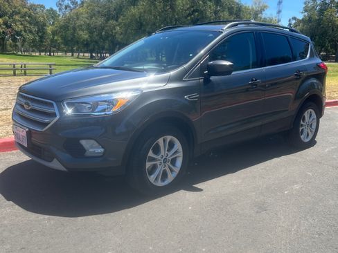 Used 2019 Ford Escape SE AWD/4WD image 1