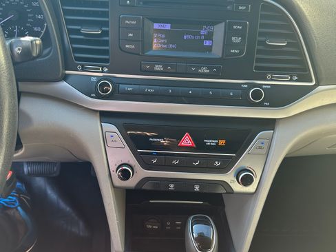 Used 2017 Hyundai Elantra SE image 10