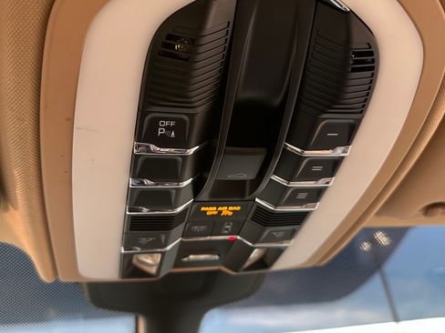 Used 2012 Porsche Cayenne S image 33