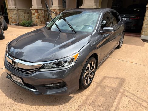 Used 2017 Honda Accord EX image 4