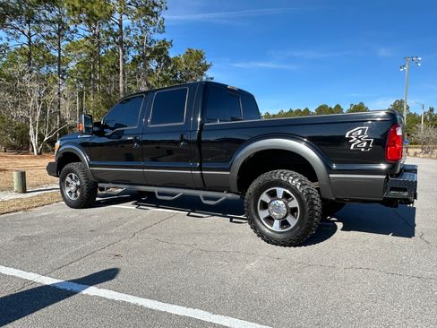 Used 2016 Ford F250 Lariat w/ Lariat Interior Package image 5