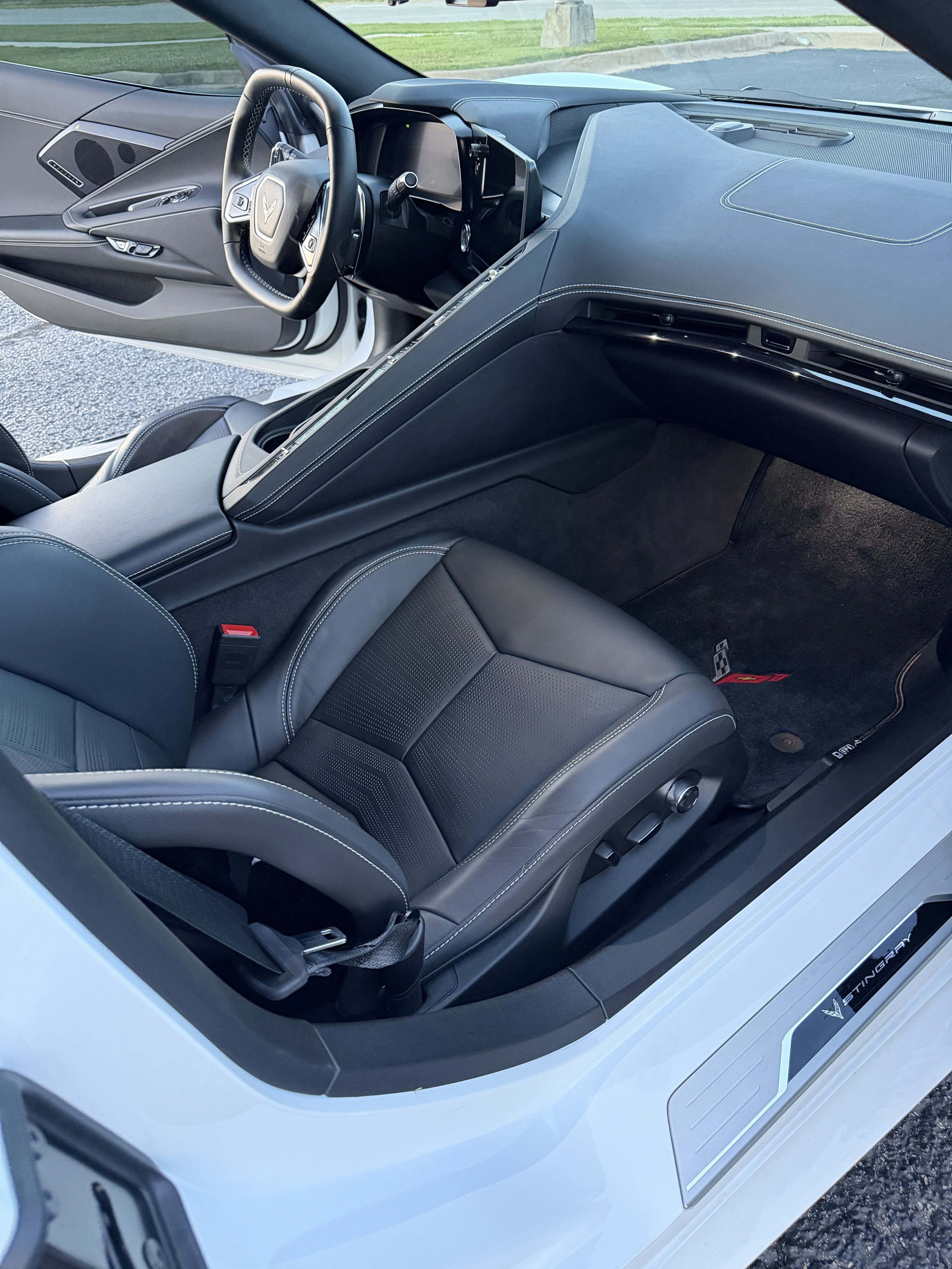 Used 2024 Chevrolet Corvette Stingray Preferred Cpe w/ Z51 Performance Package RWD image 24