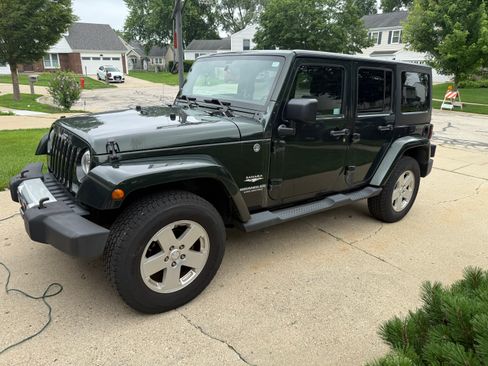 Used 2011 Jeep Wrangler Unlimited Sahara w/ Connectivity Group AWD/4WD image 5