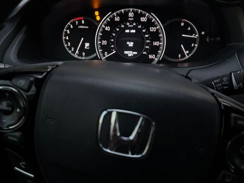 Used 2016 Honda Accord EX image 10