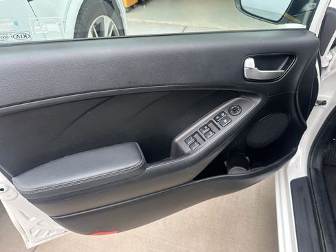 Used 2017 Kia Forte LX FWD image 19