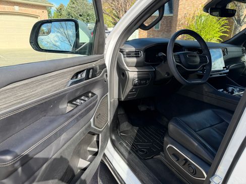 Used 2022 Jeep Wagoneer Series III image 11