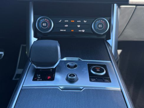 Used 2023 Land Rover Range Rover SE image 18