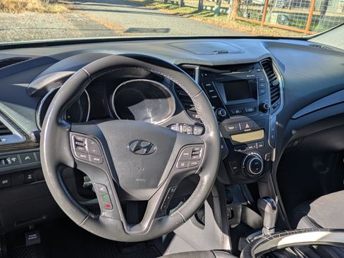 Used 2016 Hyundai Santa Fe SE w/ Option Group 02 image 12