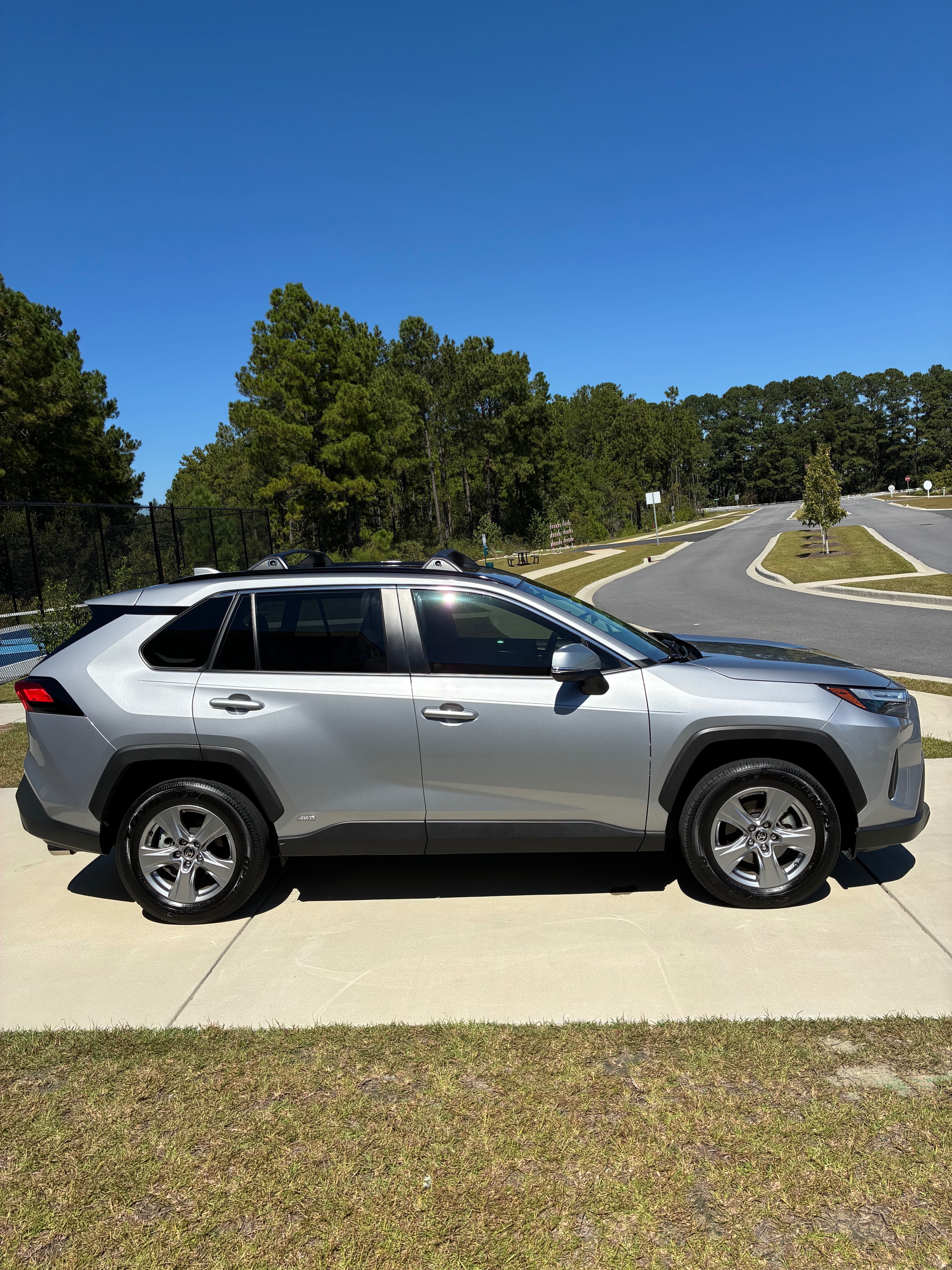 Used 2025 Toyota RAV4 XLE w/ Convenience Package AWD/4WD image 1